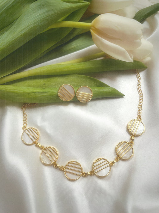 White Iyla Necklace Set