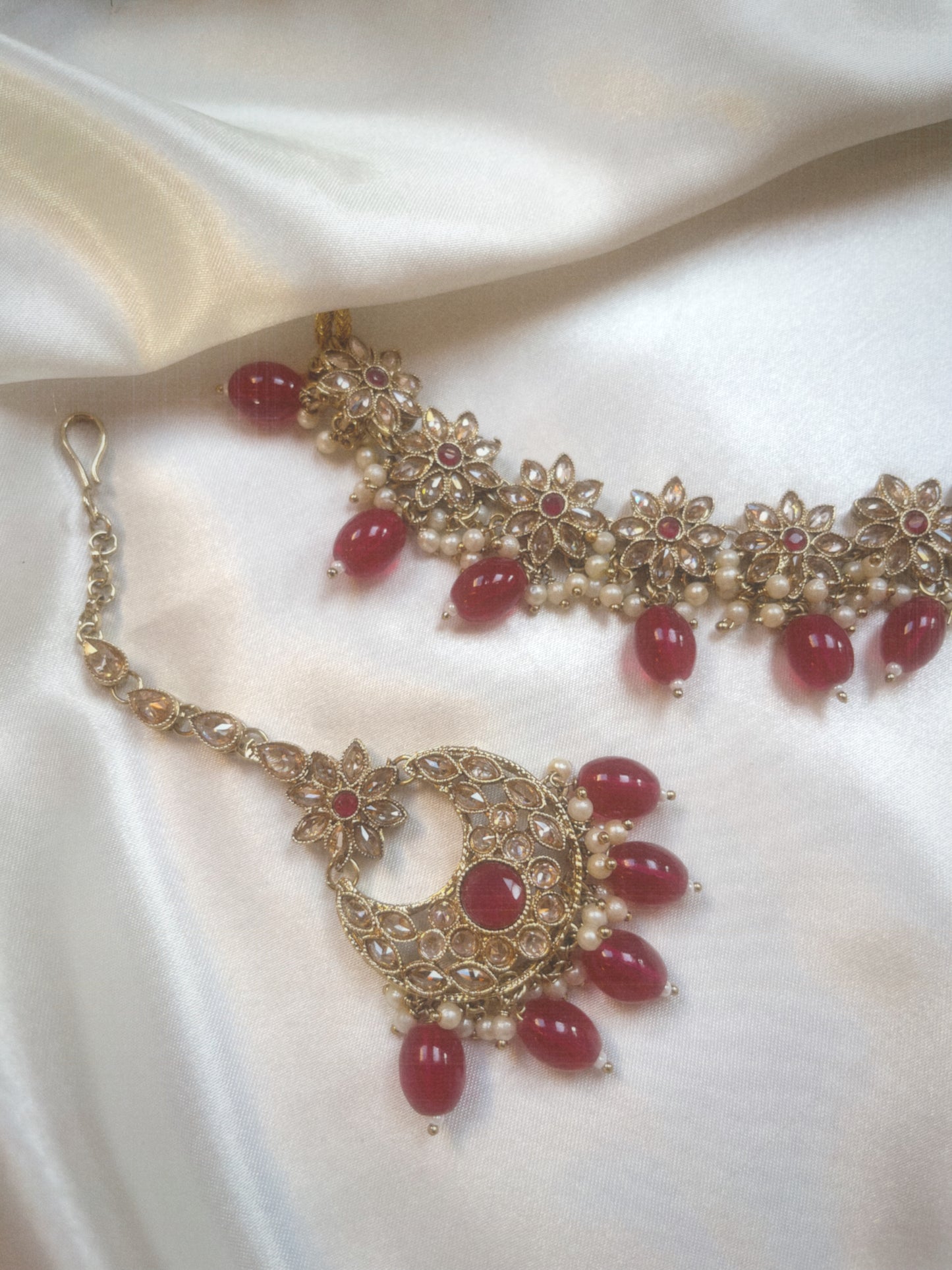 Red Necklace With Tikka