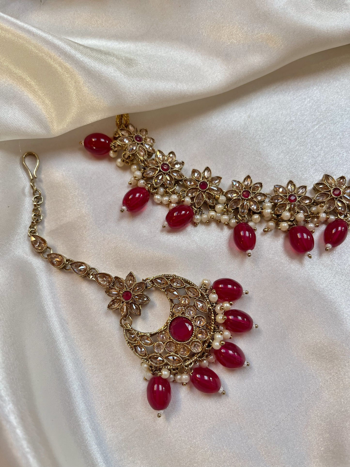 Red Necklace With Tikka