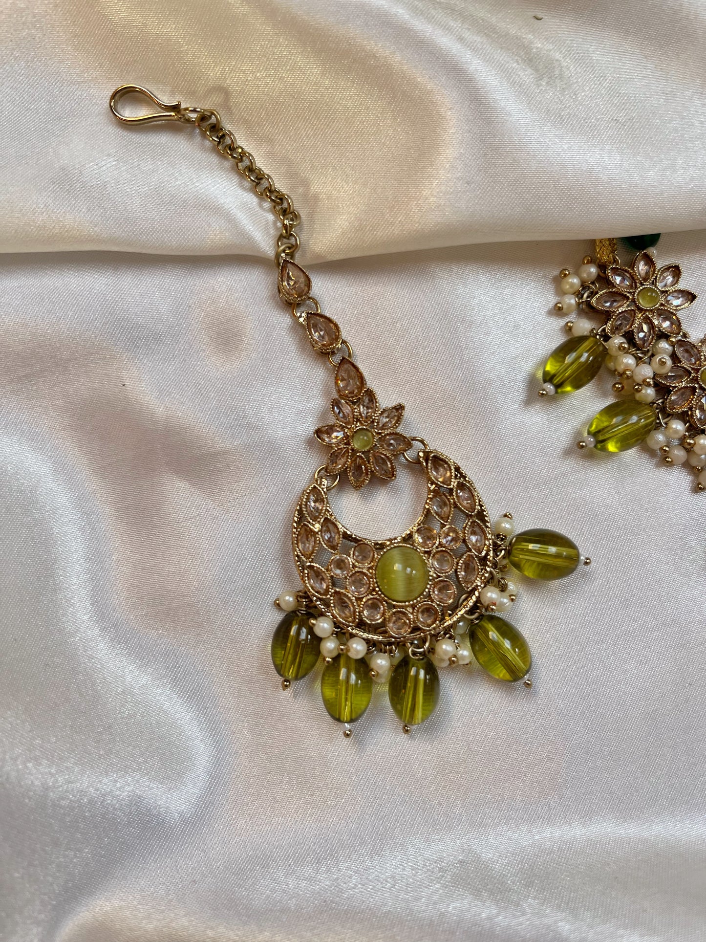 Green Necklace With Tikka