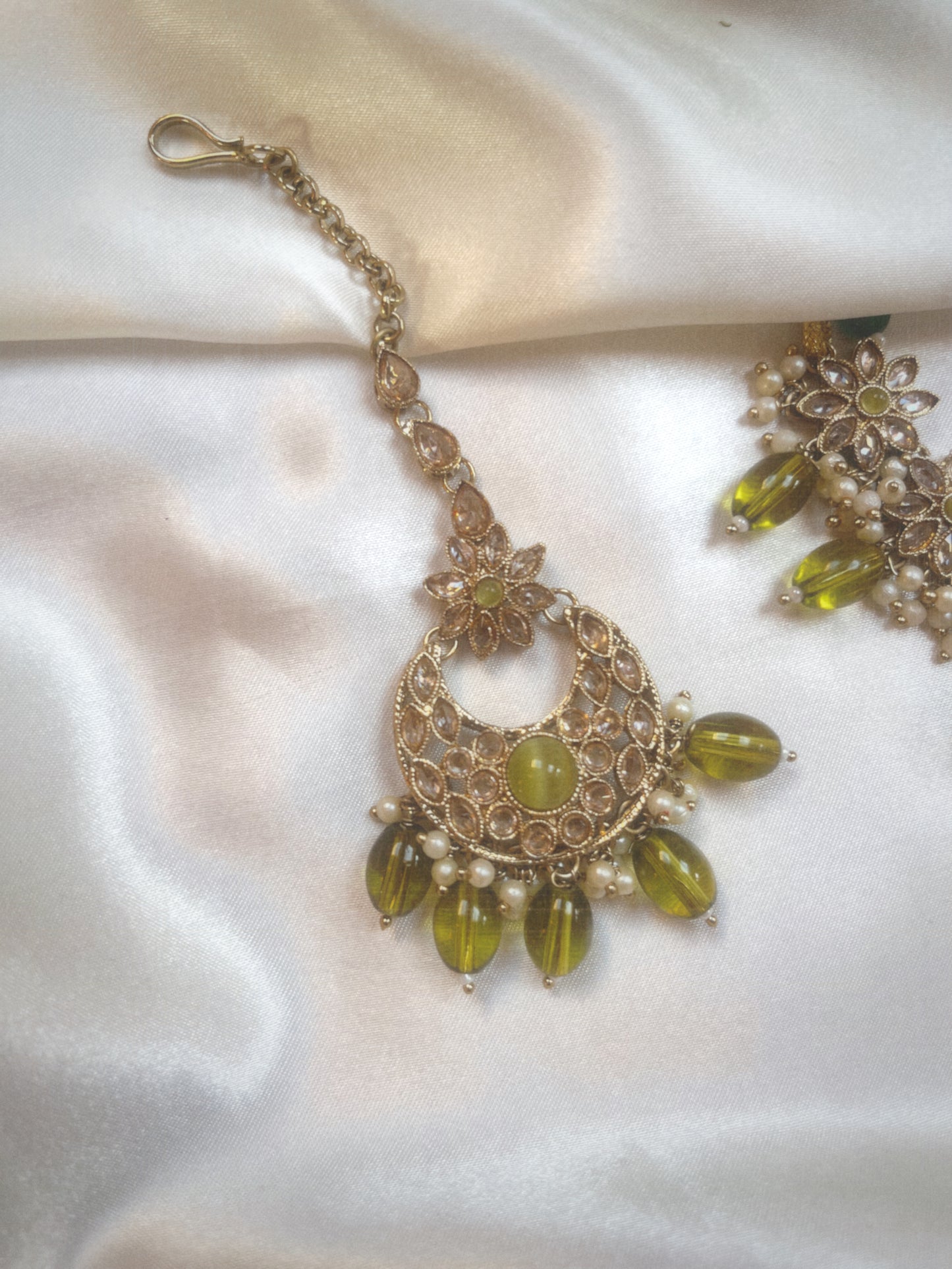 Green Necklace With Tikka